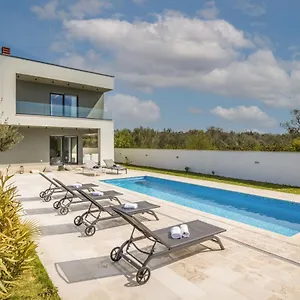 Villa Dunja, Medulin
